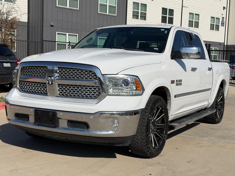 Ram 1500 Crew Vehicle Full-screen Gallery Image 02