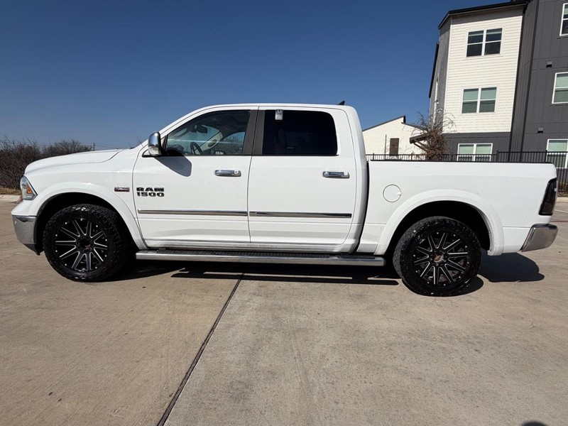 Ram 1500 Crew Vehicle Full-screen Gallery Image 03