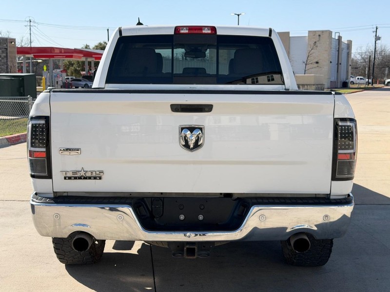 Ram 1500 Crew Vehicle Full-screen Gallery Image 05