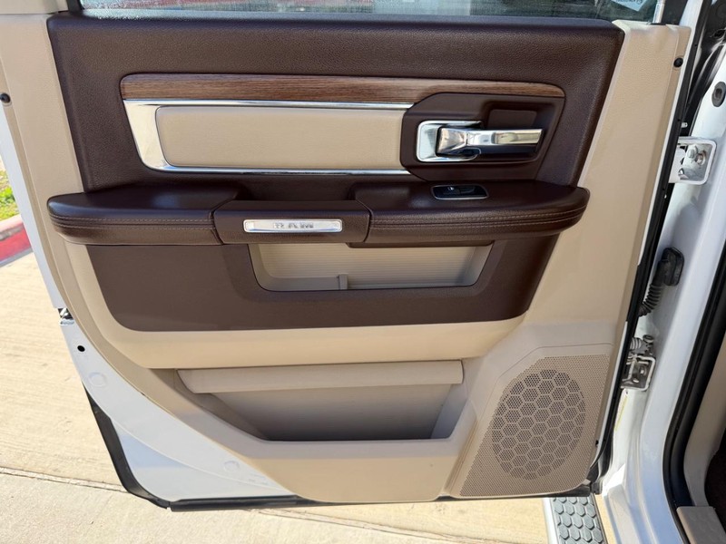 Ram 1500 Crew Vehicle Full-screen Gallery Image 15