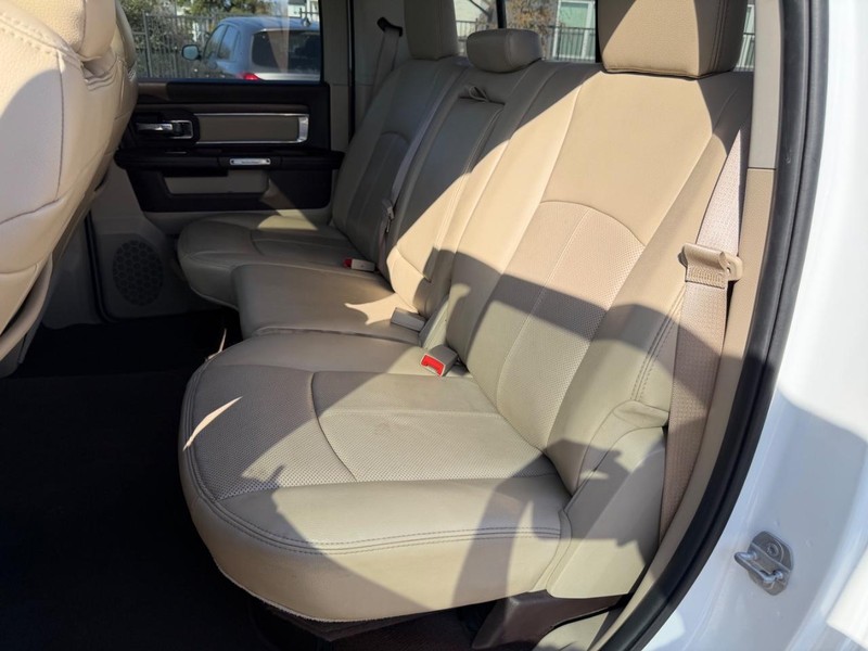 Ram 1500 Crew Vehicle Full-screen Gallery Image 17