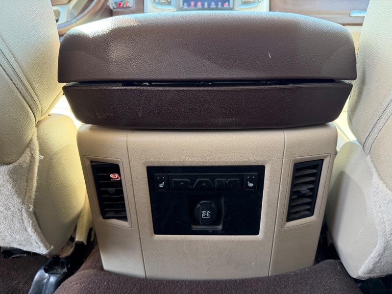 Ram 1500 Crew Vehicle Full-screen Gallery Image 18