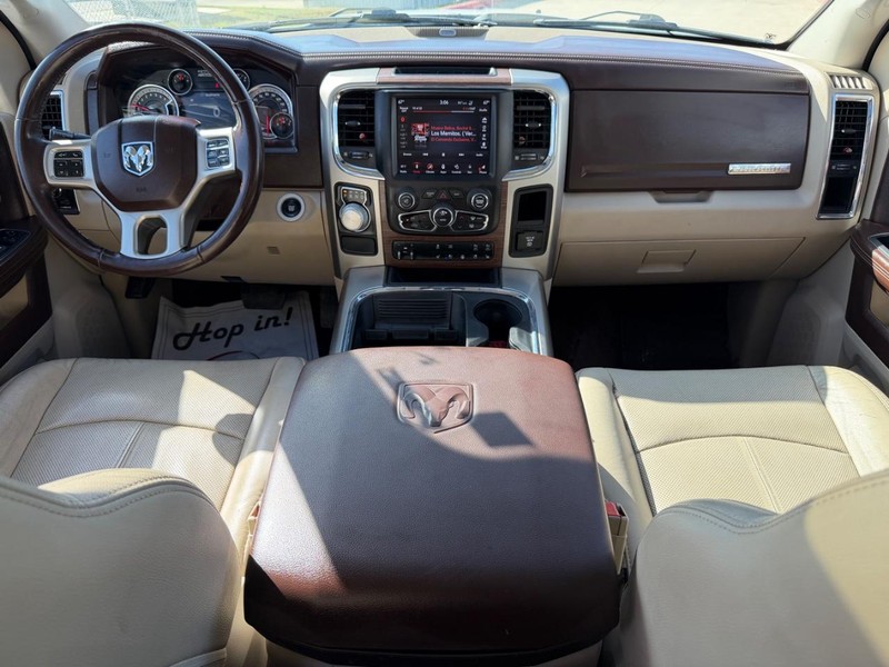 Ram 1500 Crew Vehicle Full-screen Gallery Image 19