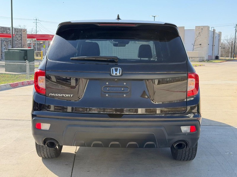 Honda Passport Vehicle Full-screen Gallery Image 05
