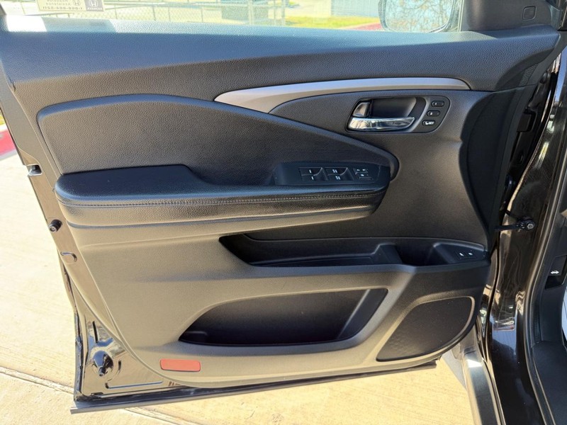 Honda Passport Vehicle Full-screen Gallery Image 10