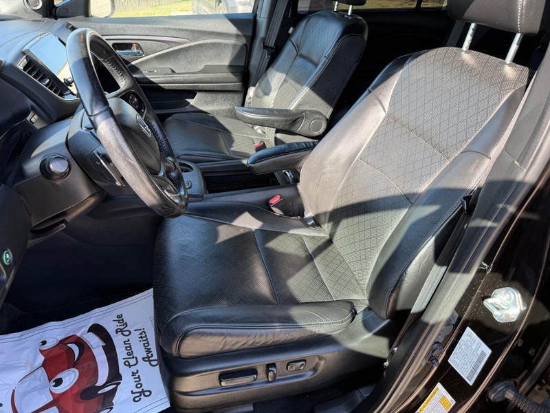 Honda Passport Vehicle Full-screen Gallery Image 12