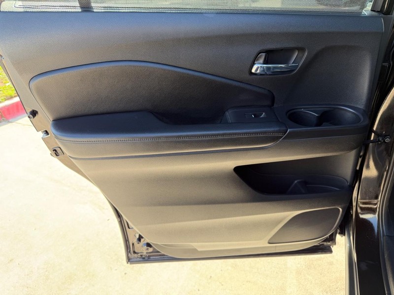 Honda Passport Vehicle Full-screen Gallery Image 16