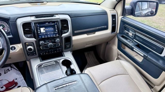 Ram 1500 Vehicle Full-screen Gallery Image 09