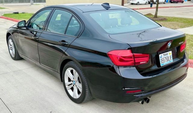 BMW 3 Series Vehicle Full-screen Gallery Image 03