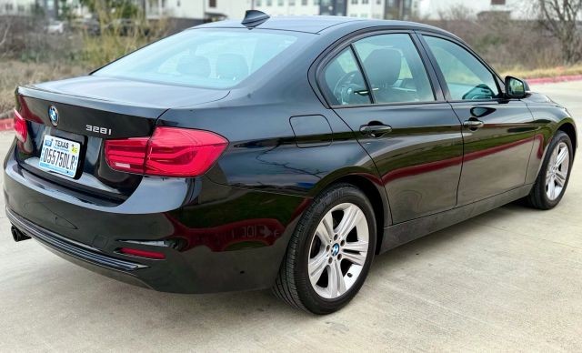 BMW 3 Series Vehicle Full-screen Gallery Image 04