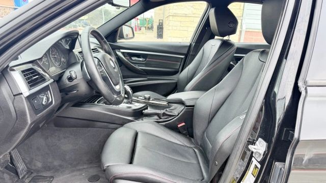 BMW 3 Series Vehicle Full-screen Gallery Image 07