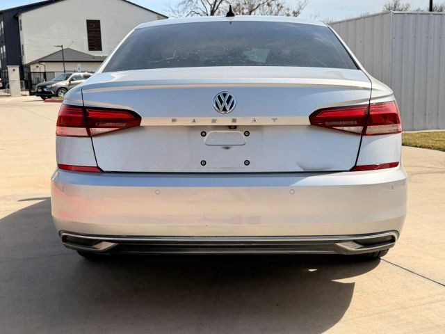Volkswagen Passat Vehicle Full-screen Gallery Image 05