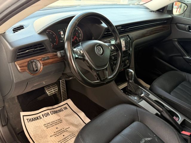 Volkswagen Passat Vehicle Full-screen Gallery Image 10