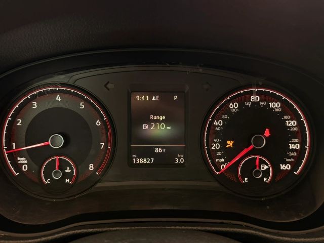 Volkswagen Passat Vehicle Full-screen Gallery Image 17