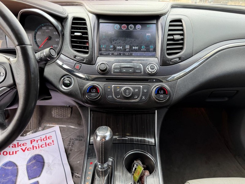 Chevrolet Impala Vehicle Full-screen Gallery Image 14