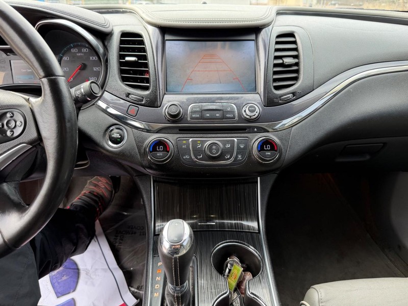 Chevrolet Impala Vehicle Full-screen Gallery Image 15