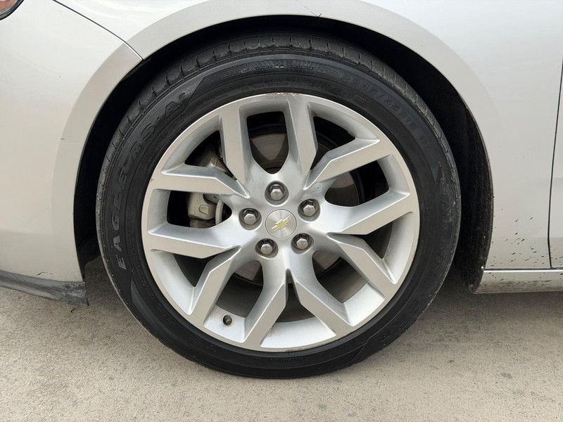 Chevrolet Impala Vehicle Full-screen Gallery Image 22