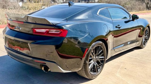 Chevrolet Camaro Vehicle Full-screen Gallery Image 03