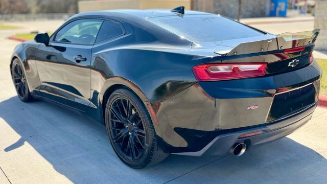 Chevrolet Camaro Vehicle Full-screen Gallery Image 04