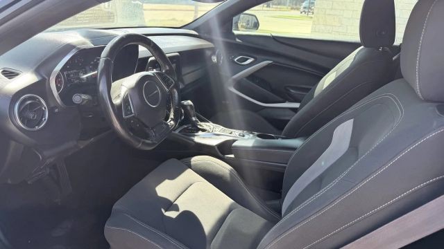 Chevrolet Camaro Vehicle Full-screen Gallery Image 05