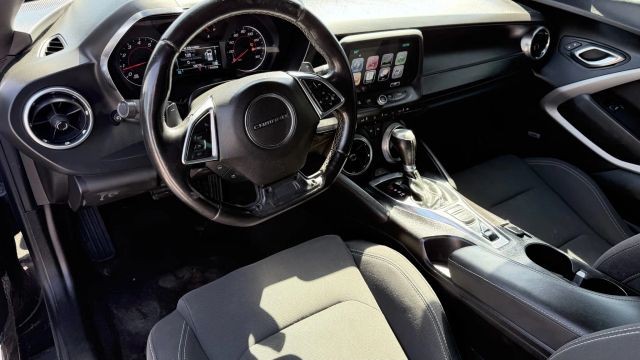 Chevrolet Camaro Vehicle Full-screen Gallery Image 06