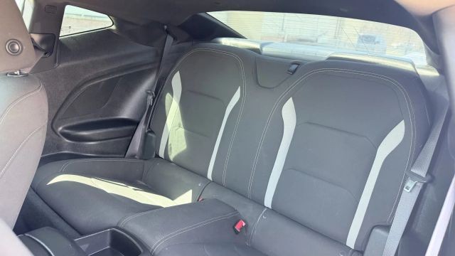 Chevrolet Camaro Vehicle Full-screen Gallery Image 07