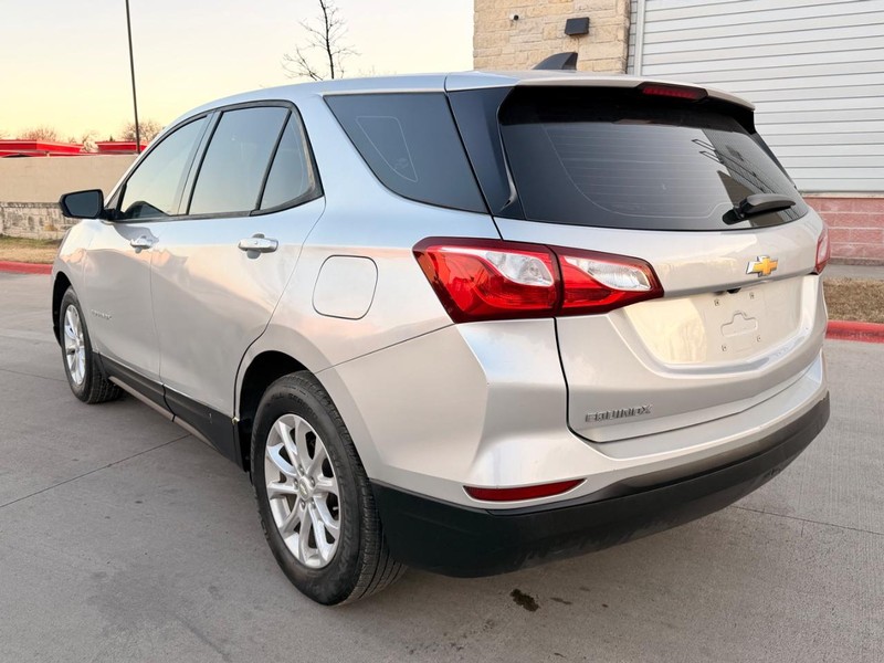 Chevrolet Equinox Vehicle Full-screen Gallery Image 04