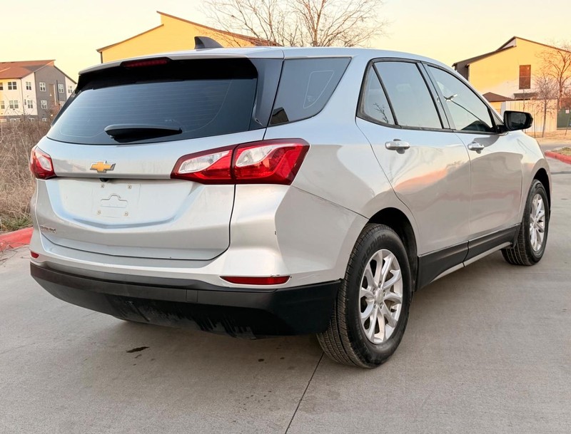 Chevrolet Equinox Vehicle Full-screen Gallery Image 06