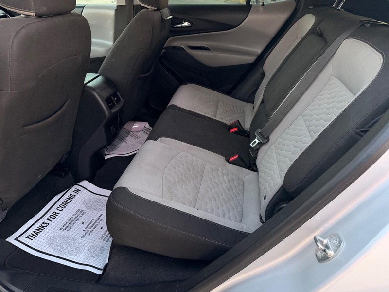 Chevrolet Equinox Vehicle Full-screen Gallery Image 13