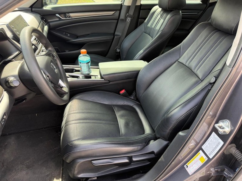 Honda Accord Sedan Vehicle Full-screen Gallery Image 12