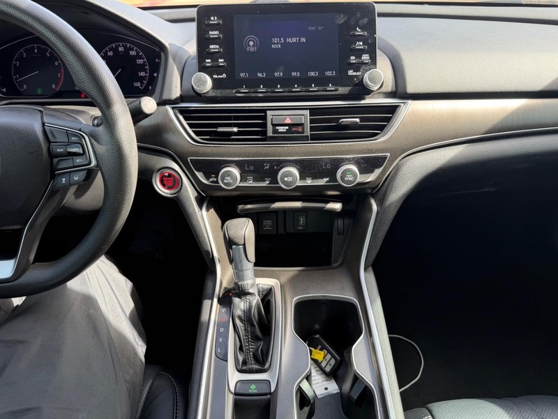 Honda Accord Sedan Vehicle Full-screen Gallery Image 14