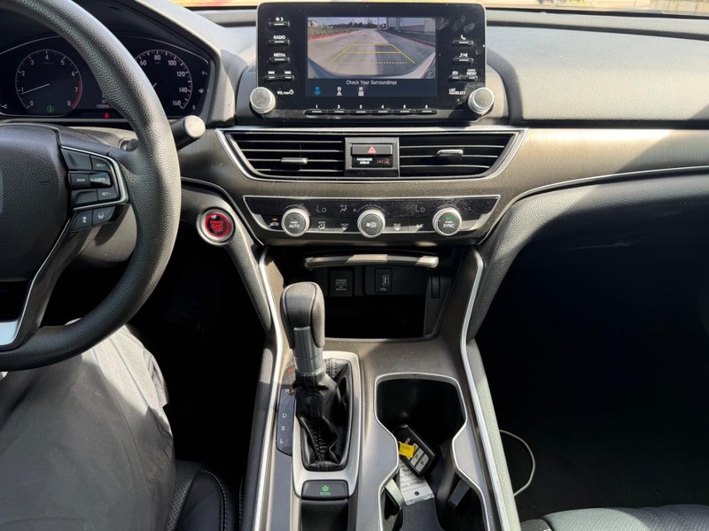 Honda Accord Sedan Vehicle Full-screen Gallery Image 15