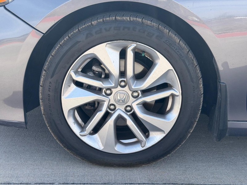 Honda Accord Sedan Vehicle Full-screen Gallery Image 20