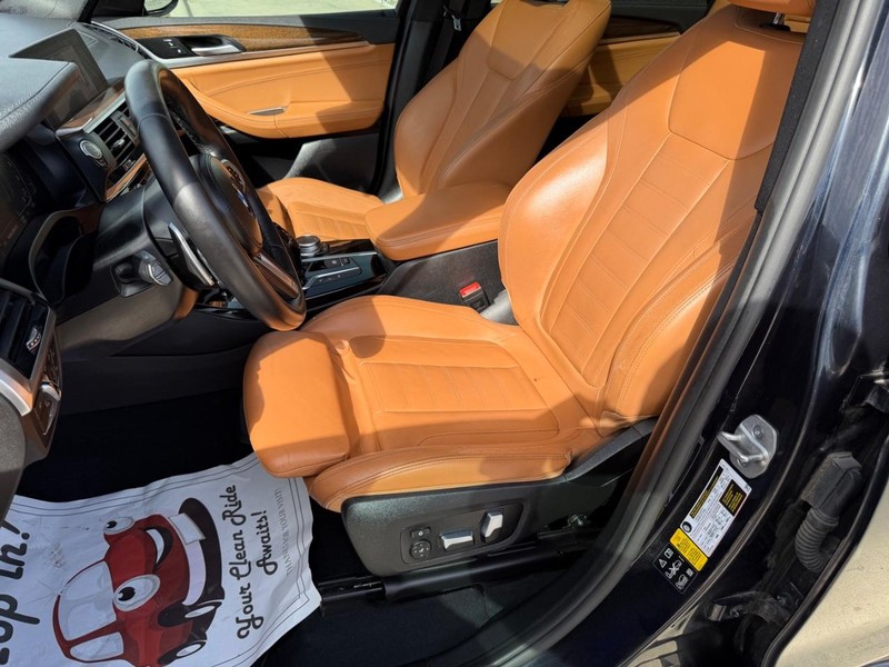 BMW X3 Vehicle Full-screen Gallery Image 12