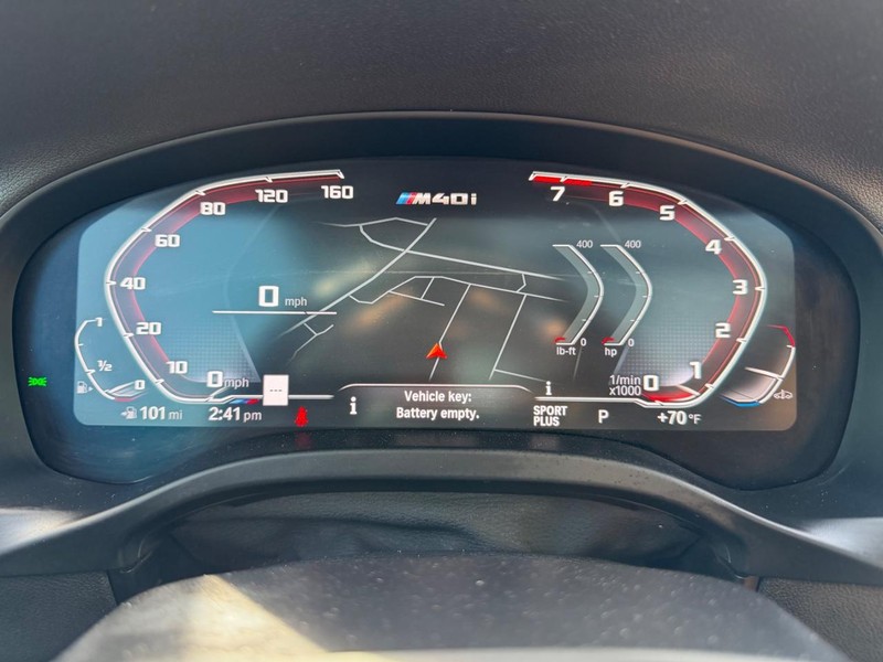 BMW X3 Vehicle Full-screen Gallery Image 13