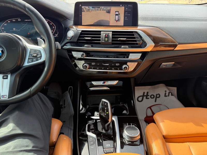 BMW X3 Vehicle Full-screen Gallery Image 14