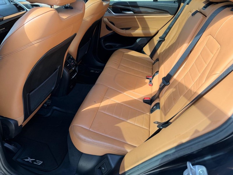 BMW X3 Vehicle Full-screen Gallery Image 16