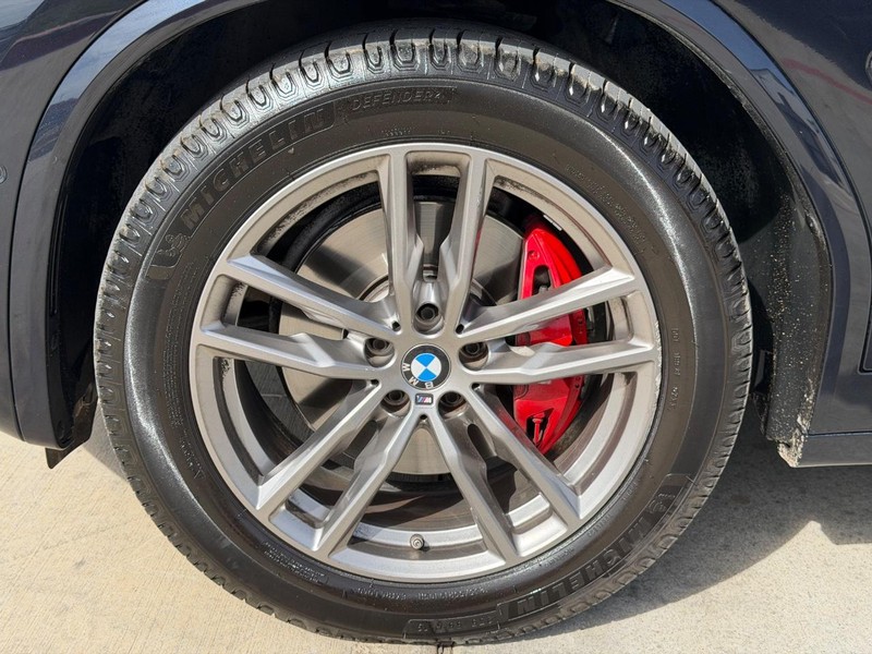 BMW X3 Vehicle Full-screen Gallery Image 22