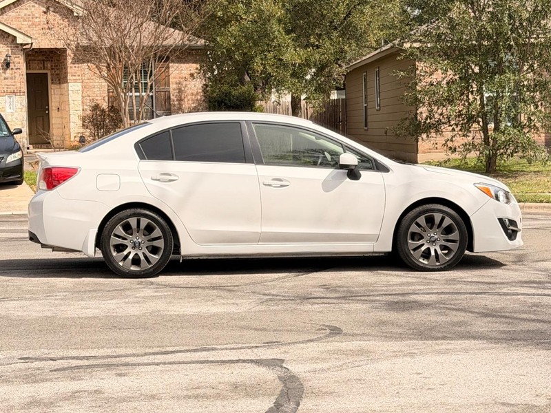 Subaru Impreza Sedan Vehicle Full-screen Gallery Image 06