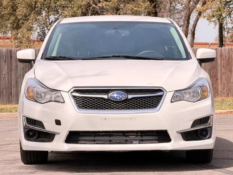 Subaru Impreza Sedan Vehicle Full-screen Gallery Image 08