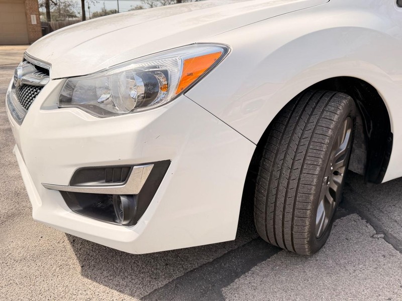 Subaru Impreza Sedan Vehicle Full-screen Gallery Image 09