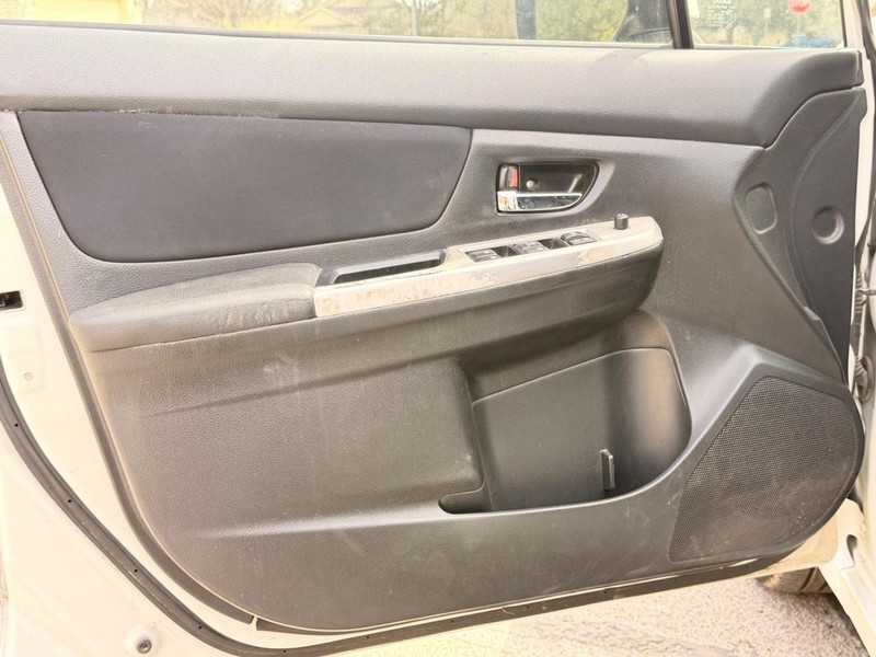 Subaru Impreza Sedan Vehicle Full-screen Gallery Image 10