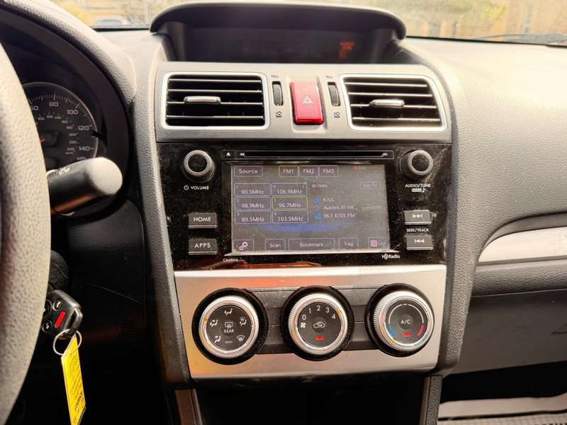 Subaru Impreza Sedan Vehicle Full-screen Gallery Image 14