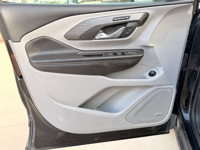 GMC Terrain Vehicle Full-screen Gallery Image 09