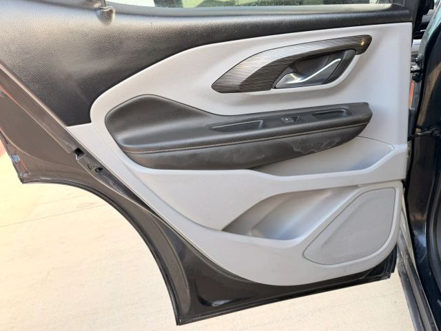 GMC Terrain Vehicle Full-screen Gallery Image 12