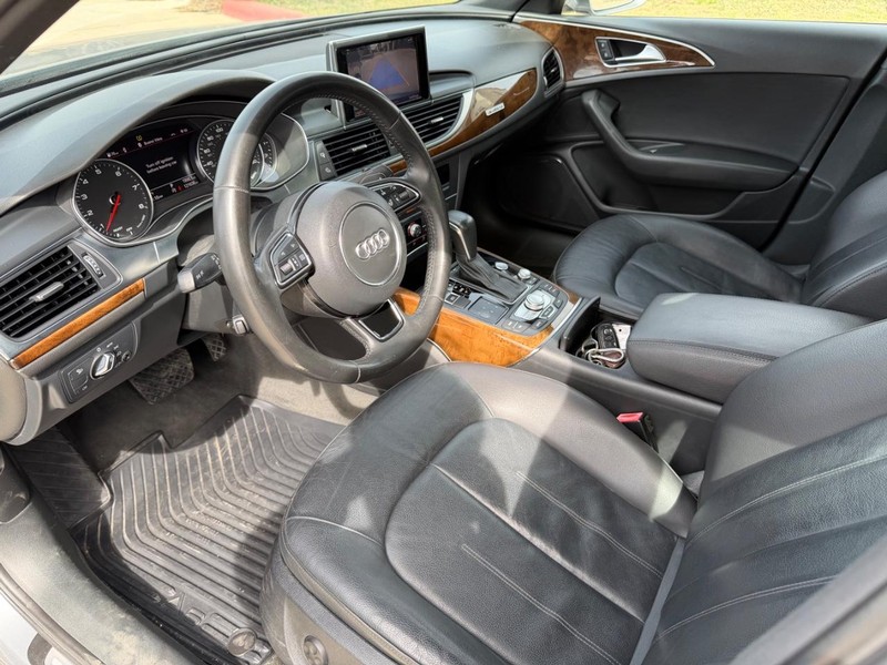 Audi A6 Vehicle Full-screen Gallery Image 12