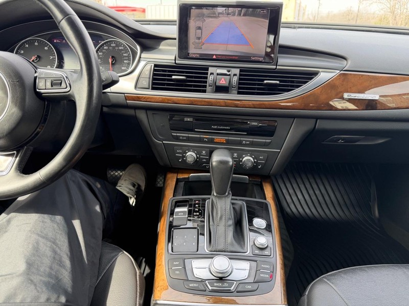 Audi A6 Vehicle Full-screen Gallery Image 15