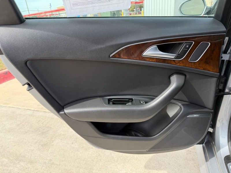 Audi A6 Vehicle Full-screen Gallery Image 16