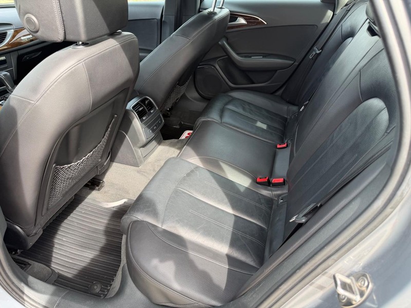 Audi A6 Vehicle Full-screen Gallery Image 17