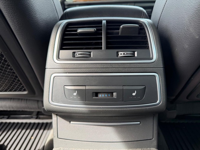 Audi A6 Vehicle Full-screen Gallery Image 19